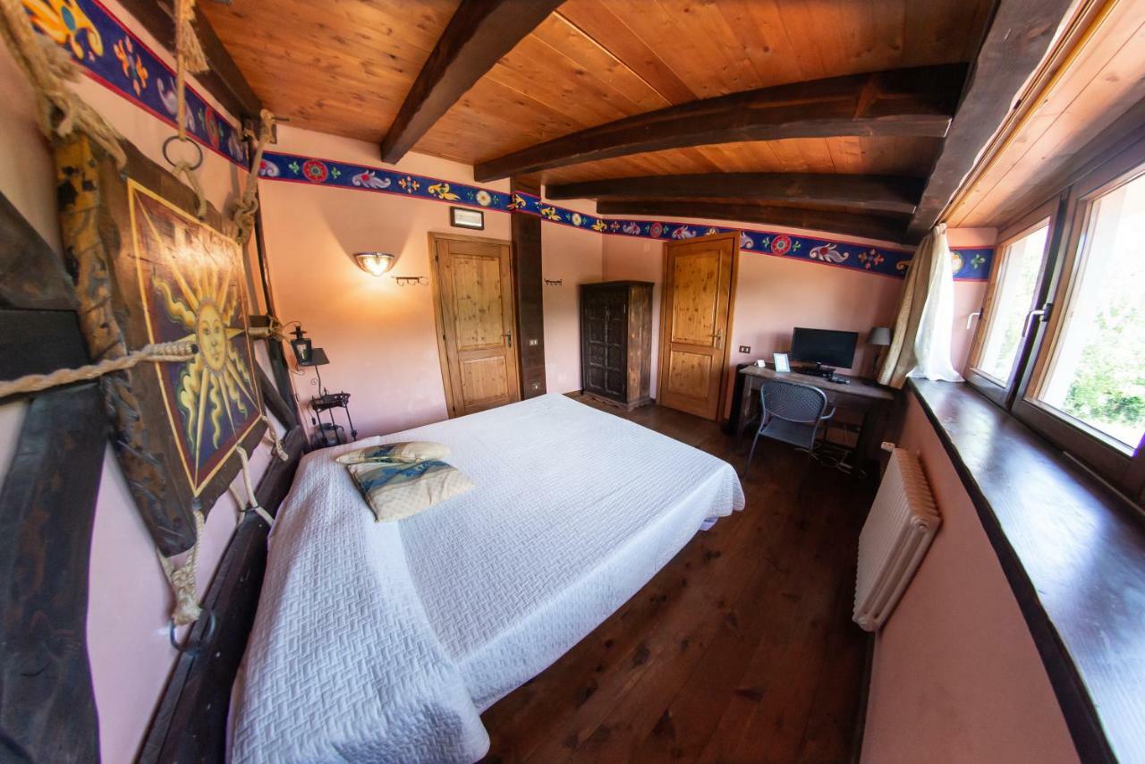Agriturismo Mezzaluna Malchina Eksteriør bilde